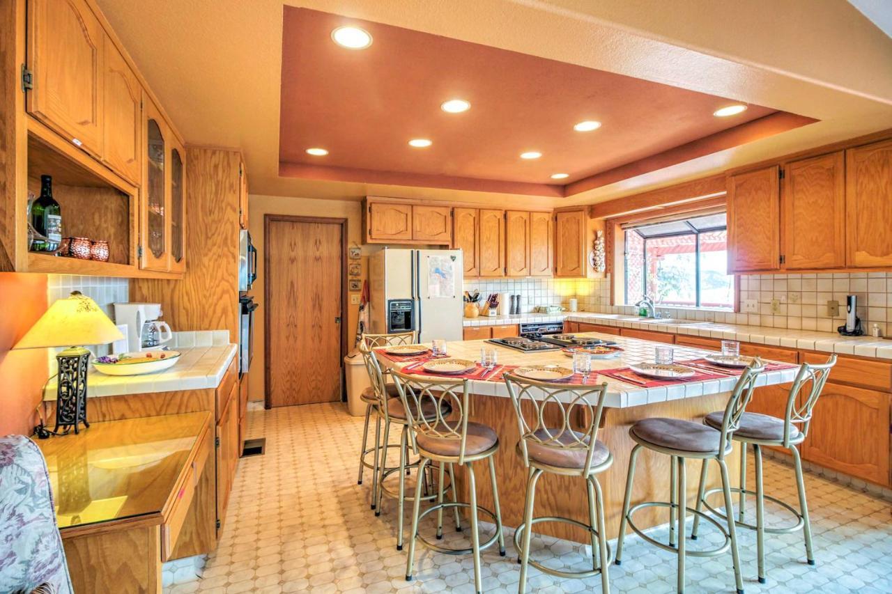 Spacious Kelseyville Home With Large Lakefront Deck! Exterior foto