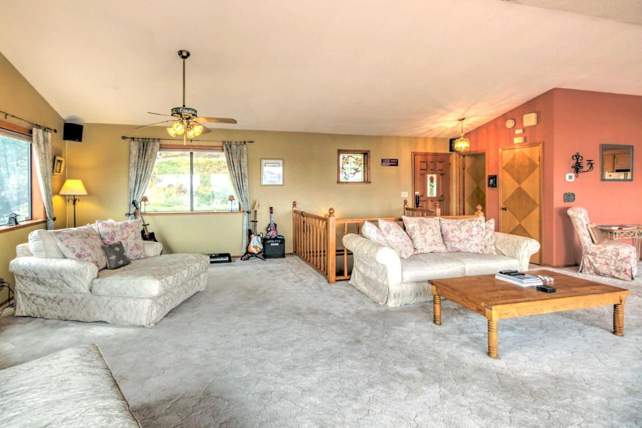 Spacious Kelseyville Home With Large Lakefront Deck! Exterior foto